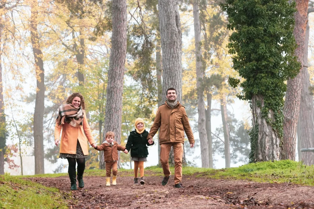 Dans l'objectif tendre de Sauvage Raphael, chaque séance photo de famille en Alsace devient une expérience visuelle chaleureuse. Des rues pittoresques d'Obernai à la splendeur de Strasbourg, chaque cliché capture l'amour et la complicité familiaux. Le photographe d'enfants crée des images haute résolution qui reflètent la beauté de ces moments uniques. Découvrez l'émotion palpable, les sourires sincères et les détails enchanteurs de ces séances photo en famille, immortalisées avec une sensibilité artistique distinctive par Sauvage Raphael, le photographe de famille en Alsace."