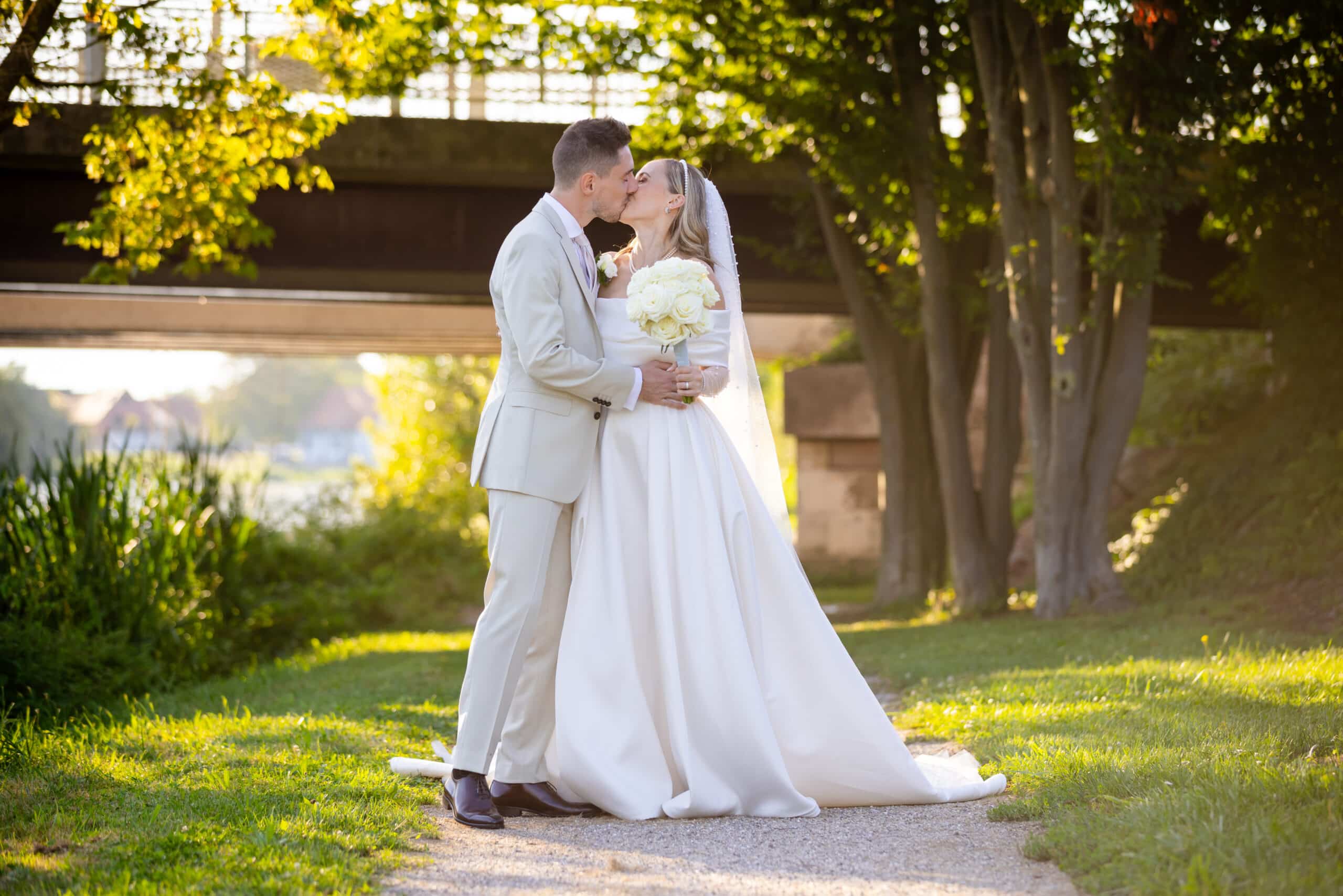 Remise des photos de mariage – réaction émotive des mariés